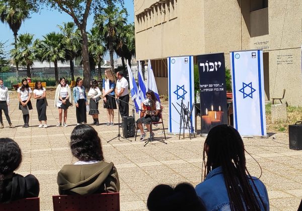 מרכינות ראש לזכר הנופלים ביום הזיכרוןן