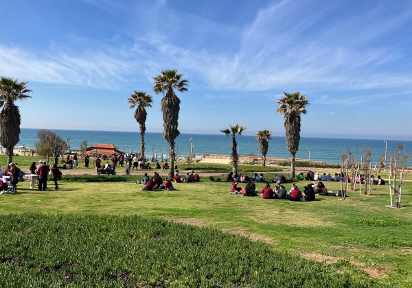 יום גיבוש בית ספרי בחוף הצוק